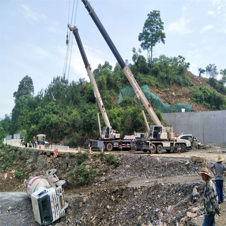福州台江汽车掉沟里叫吊车救援要多少钱